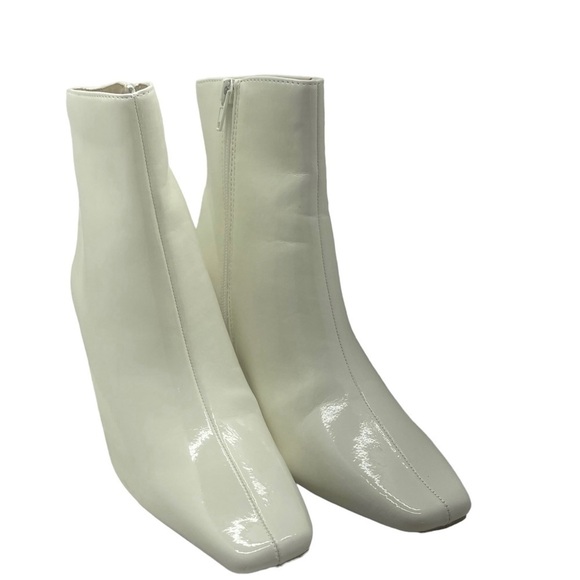 Journee Collection Haylinn White Vegan Leather Booties 6.5 - Picture 2 of 6